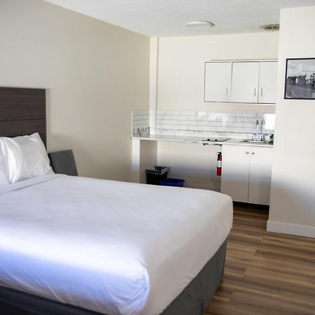 Hotel Ramada By Wyndham Dawson Creek Extérieur photo