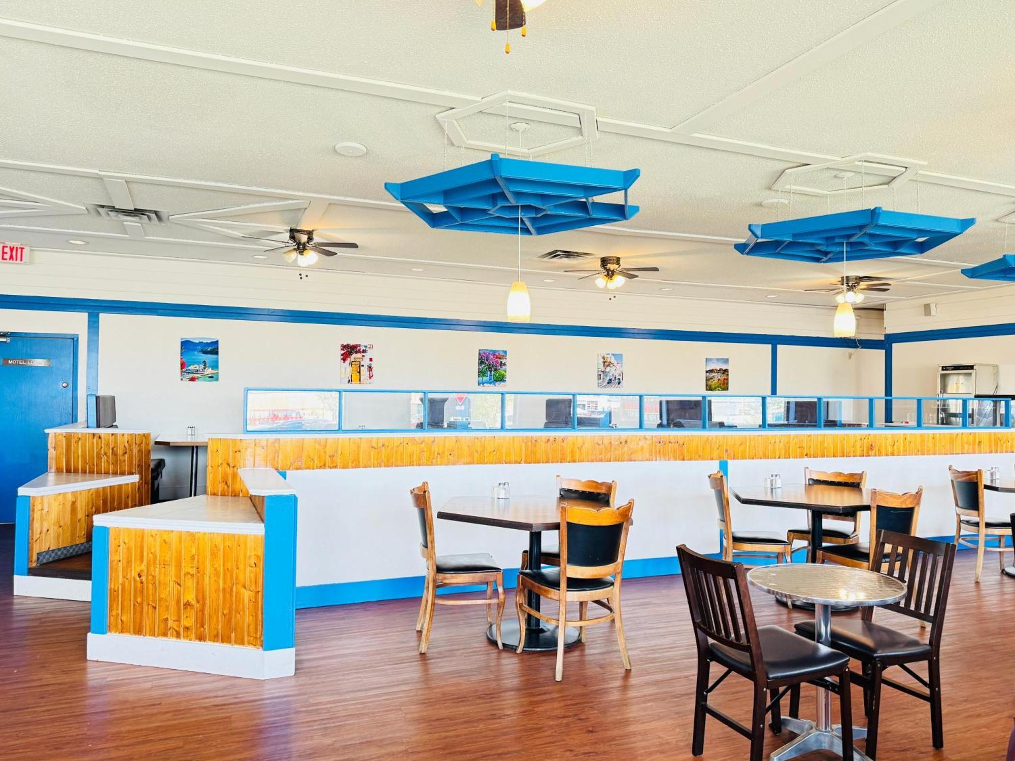 Hotel Ramada By Wyndham Dawson Creek Extérieur photo