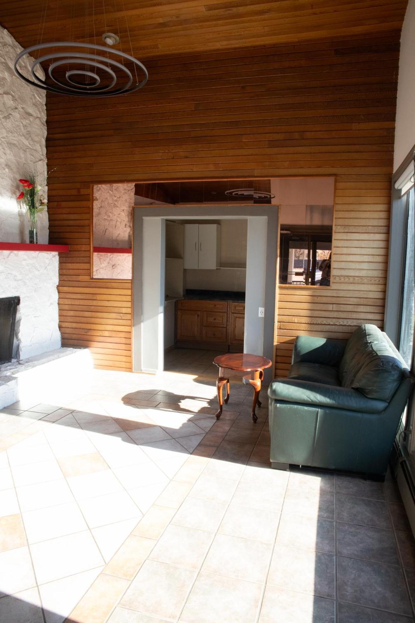 Hotel Ramada By Wyndham Dawson Creek Extérieur photo