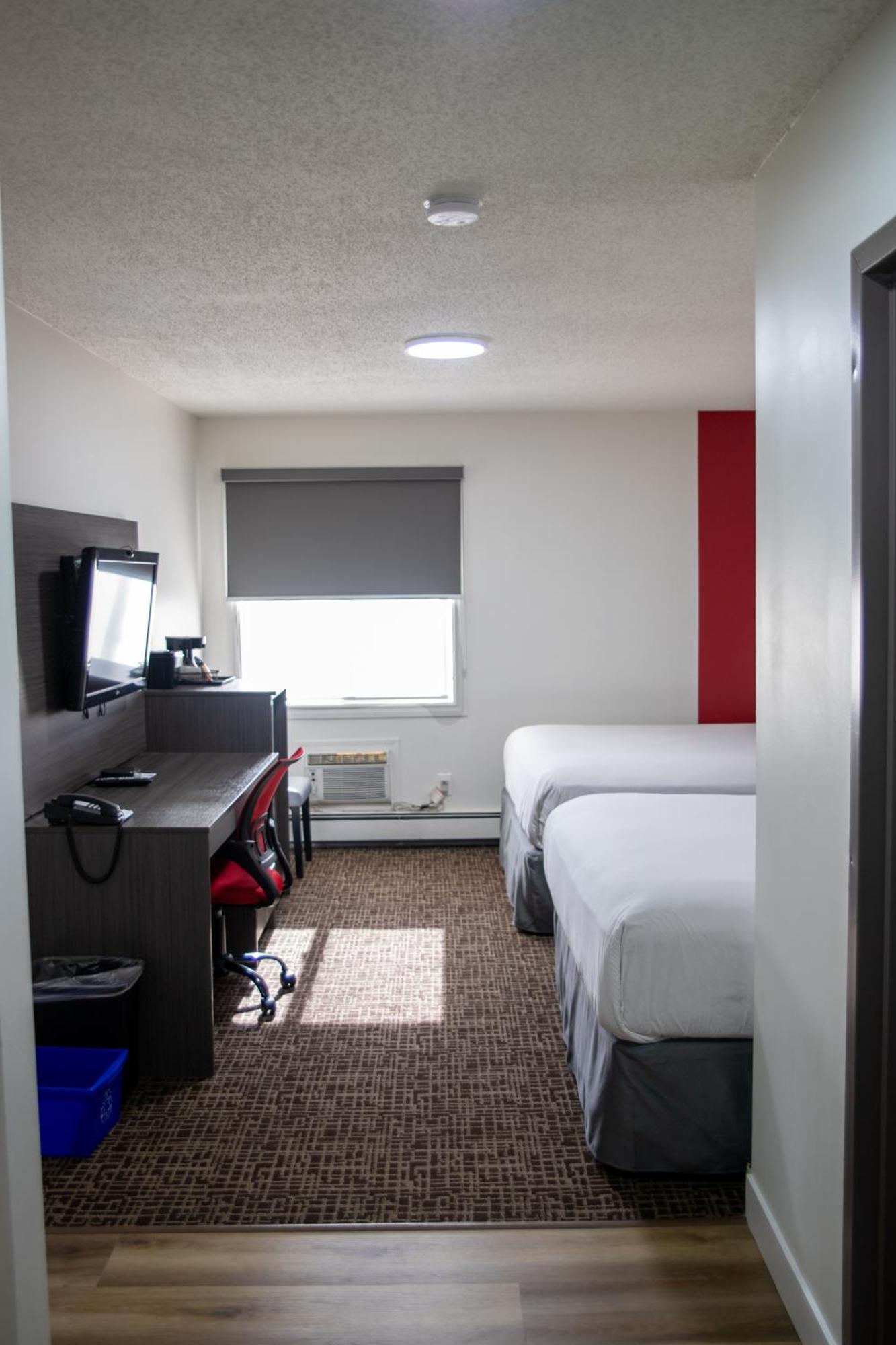 Hotel Ramada By Wyndham Dawson Creek Extérieur photo
