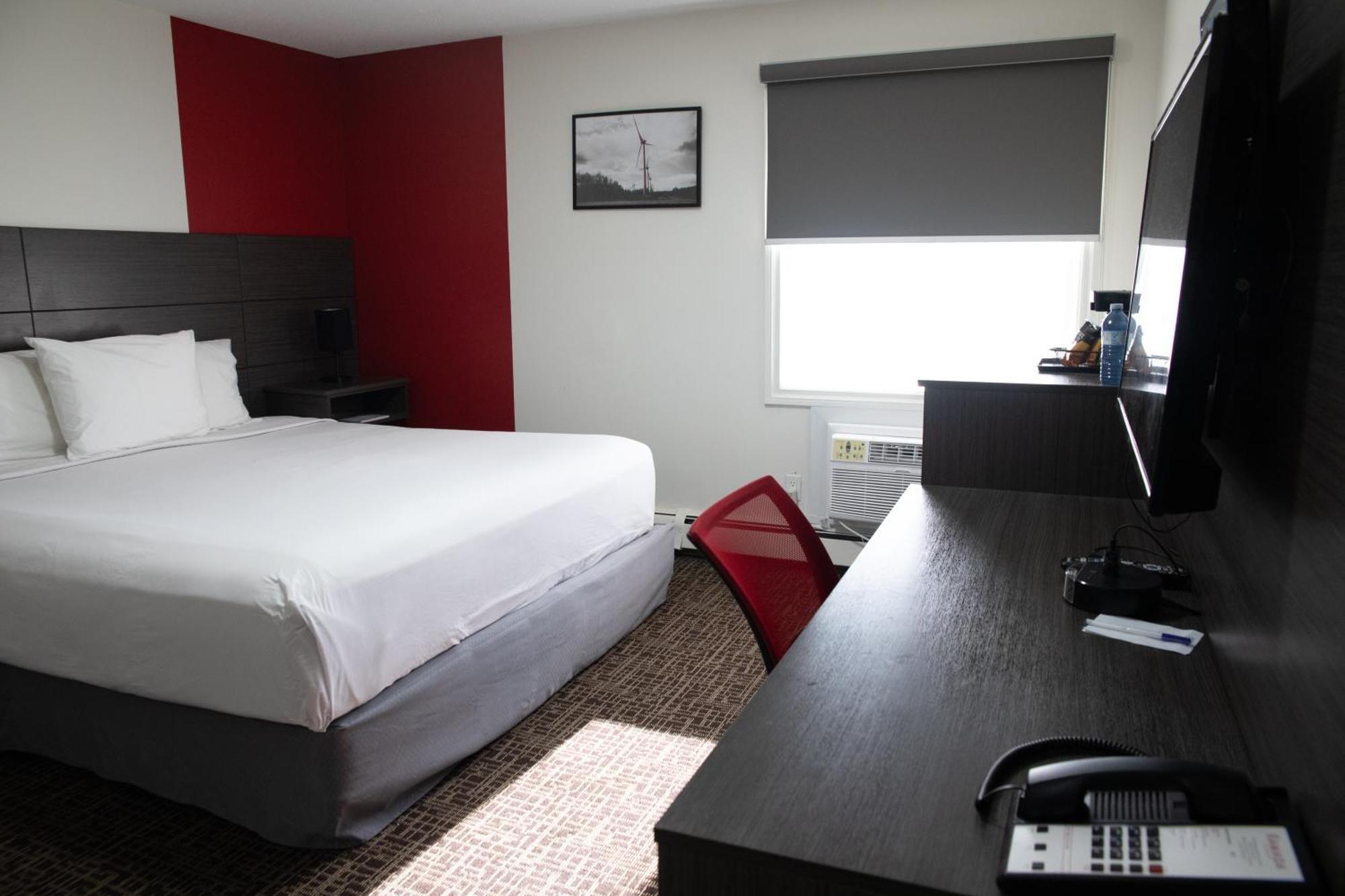 Hotel Ramada By Wyndham Dawson Creek Extérieur photo