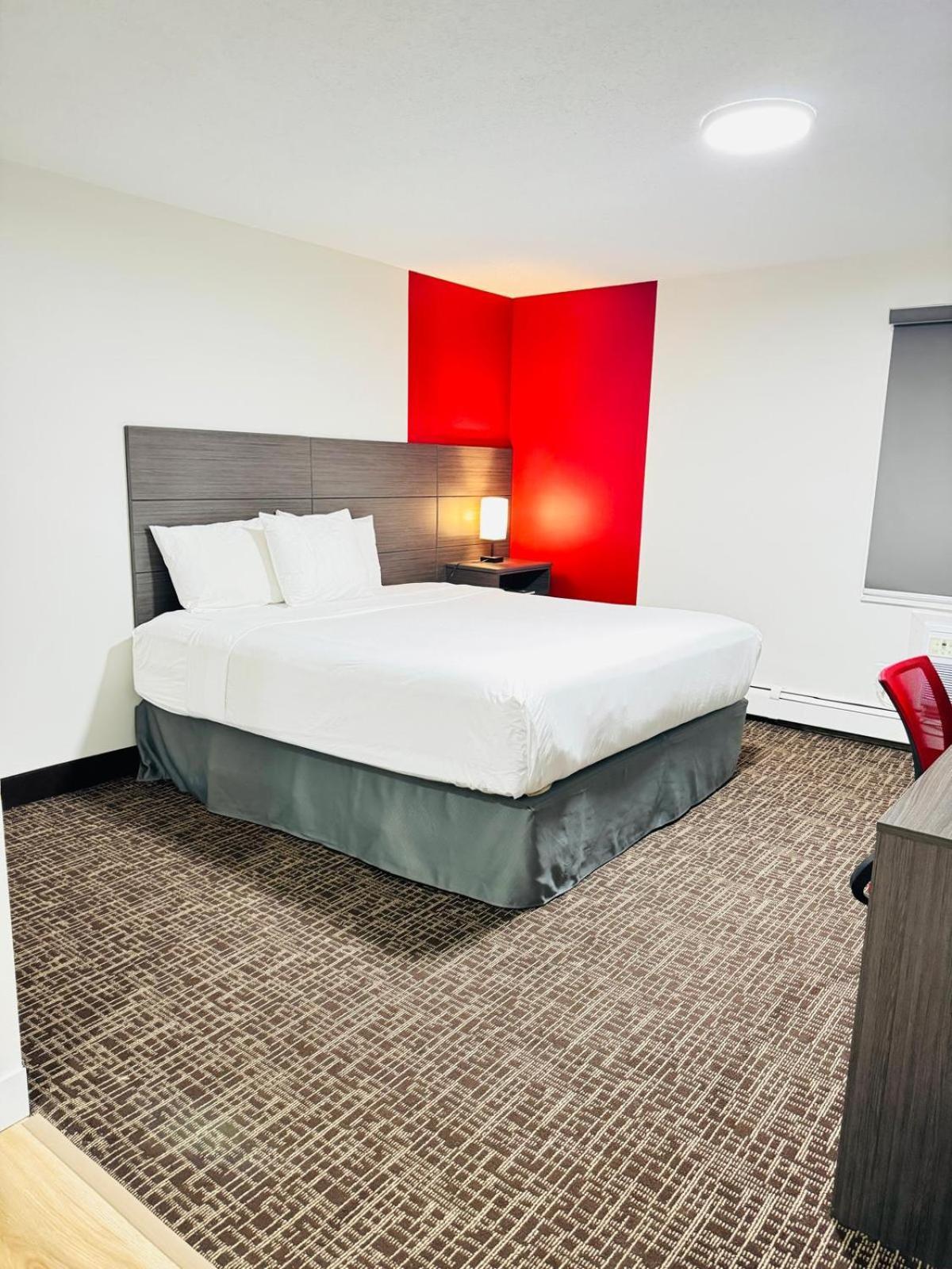 Hotel Ramada By Wyndham Dawson Creek Extérieur photo