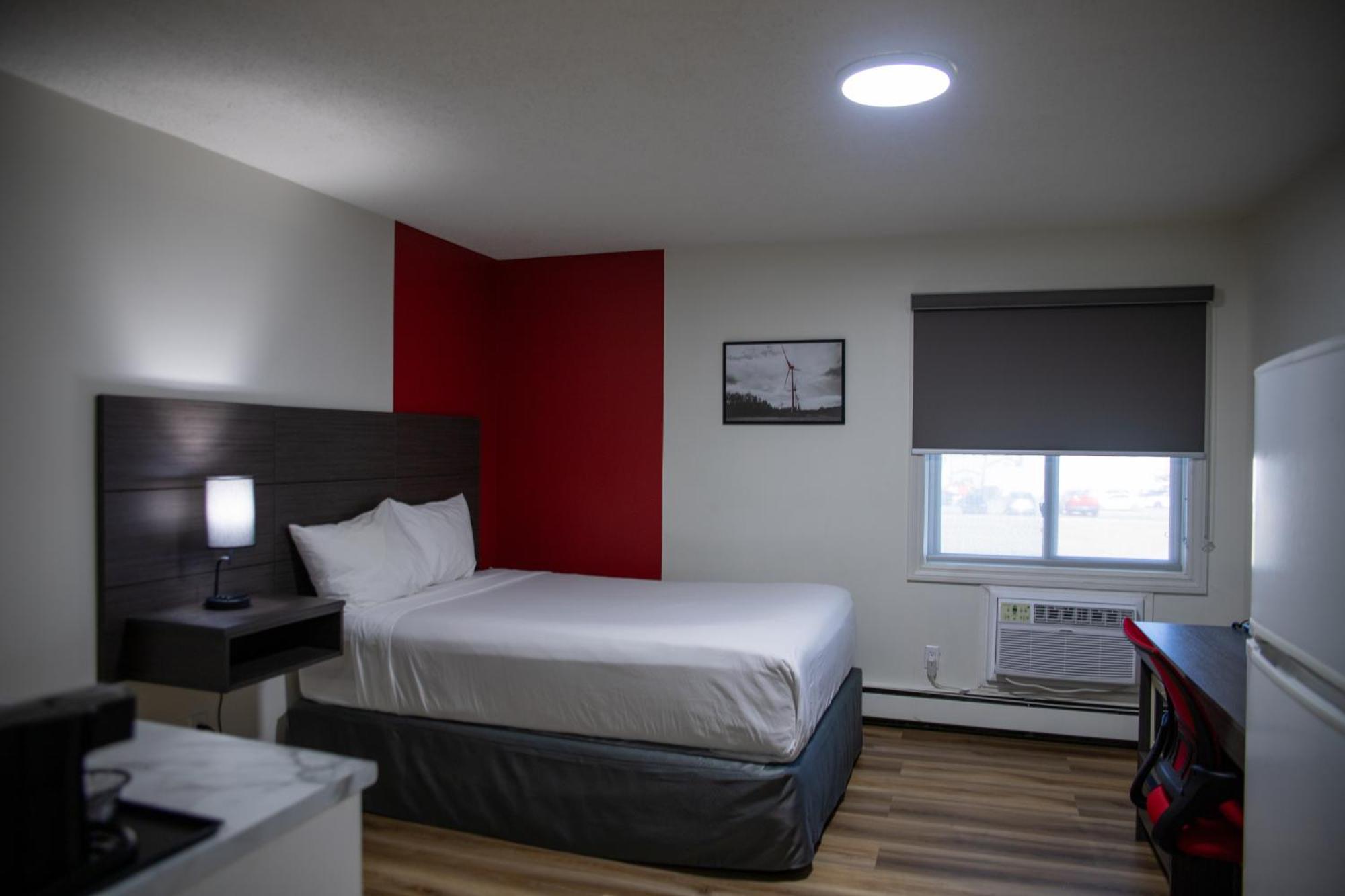 Hotel Ramada By Wyndham Dawson Creek Extérieur photo