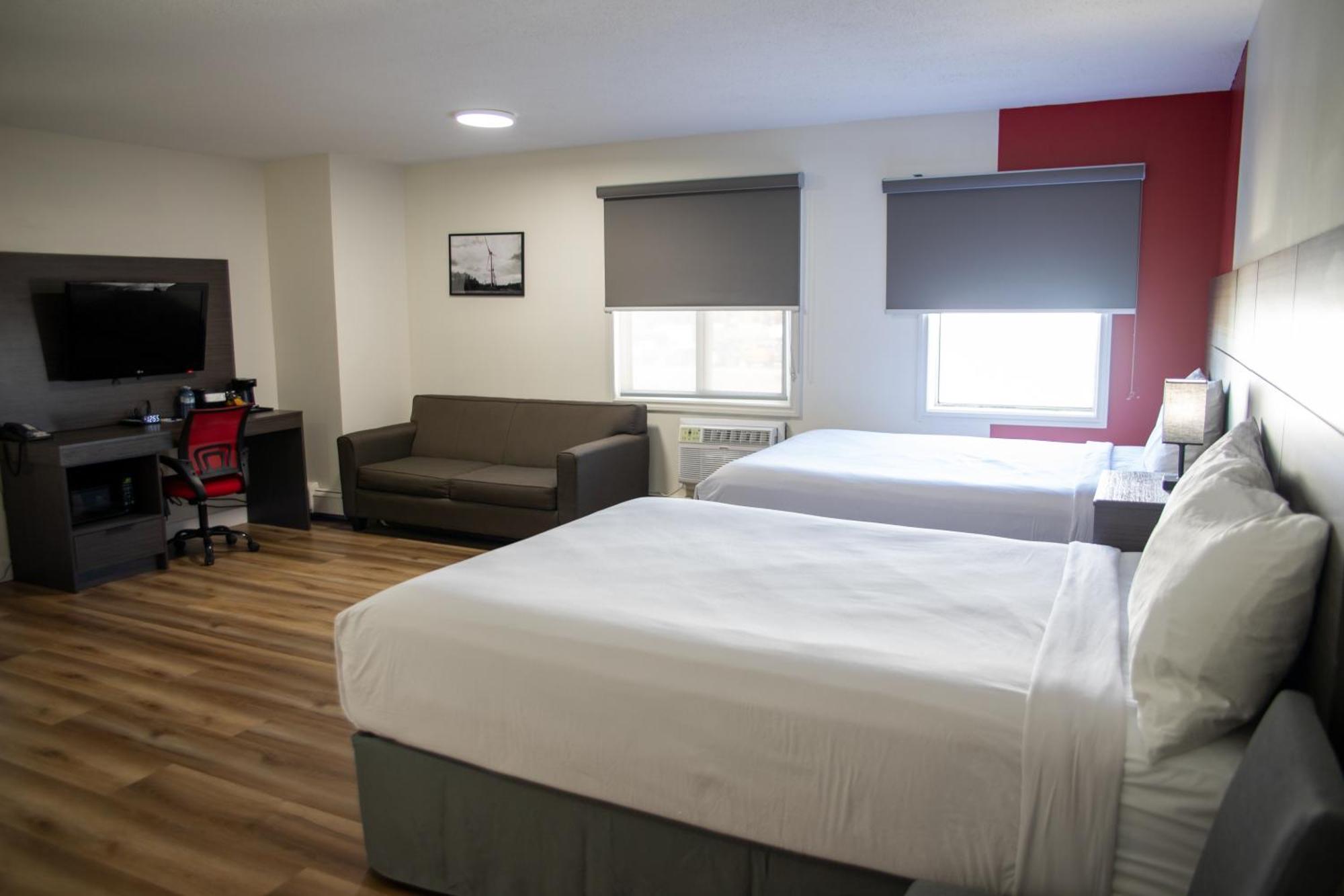 Hotel Ramada By Wyndham Dawson Creek Extérieur photo