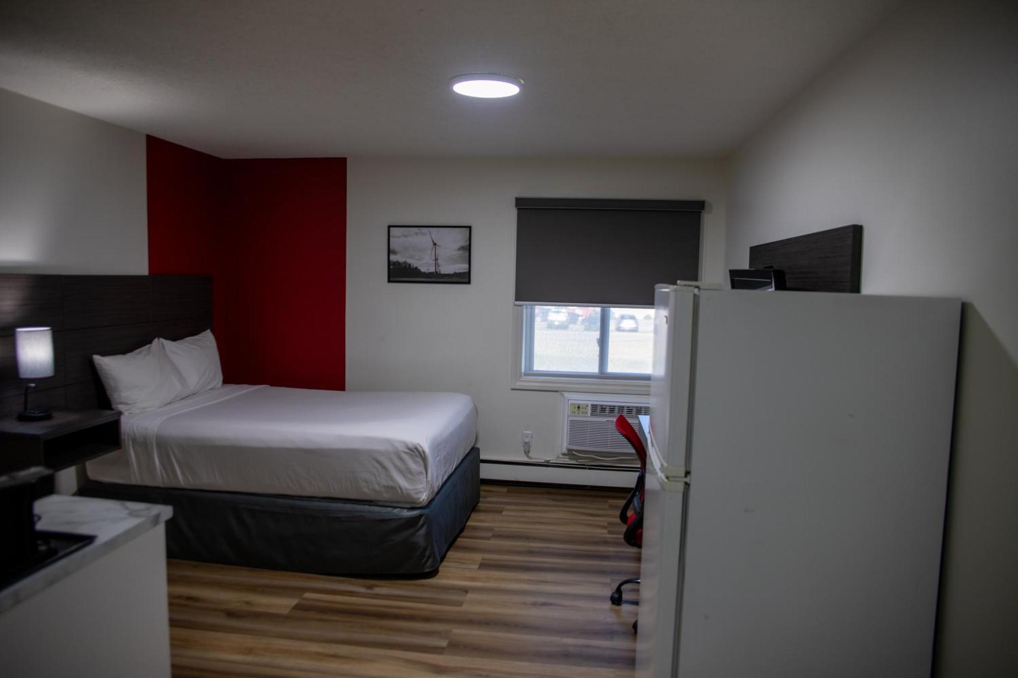 Hotel Ramada By Wyndham Dawson Creek Extérieur photo