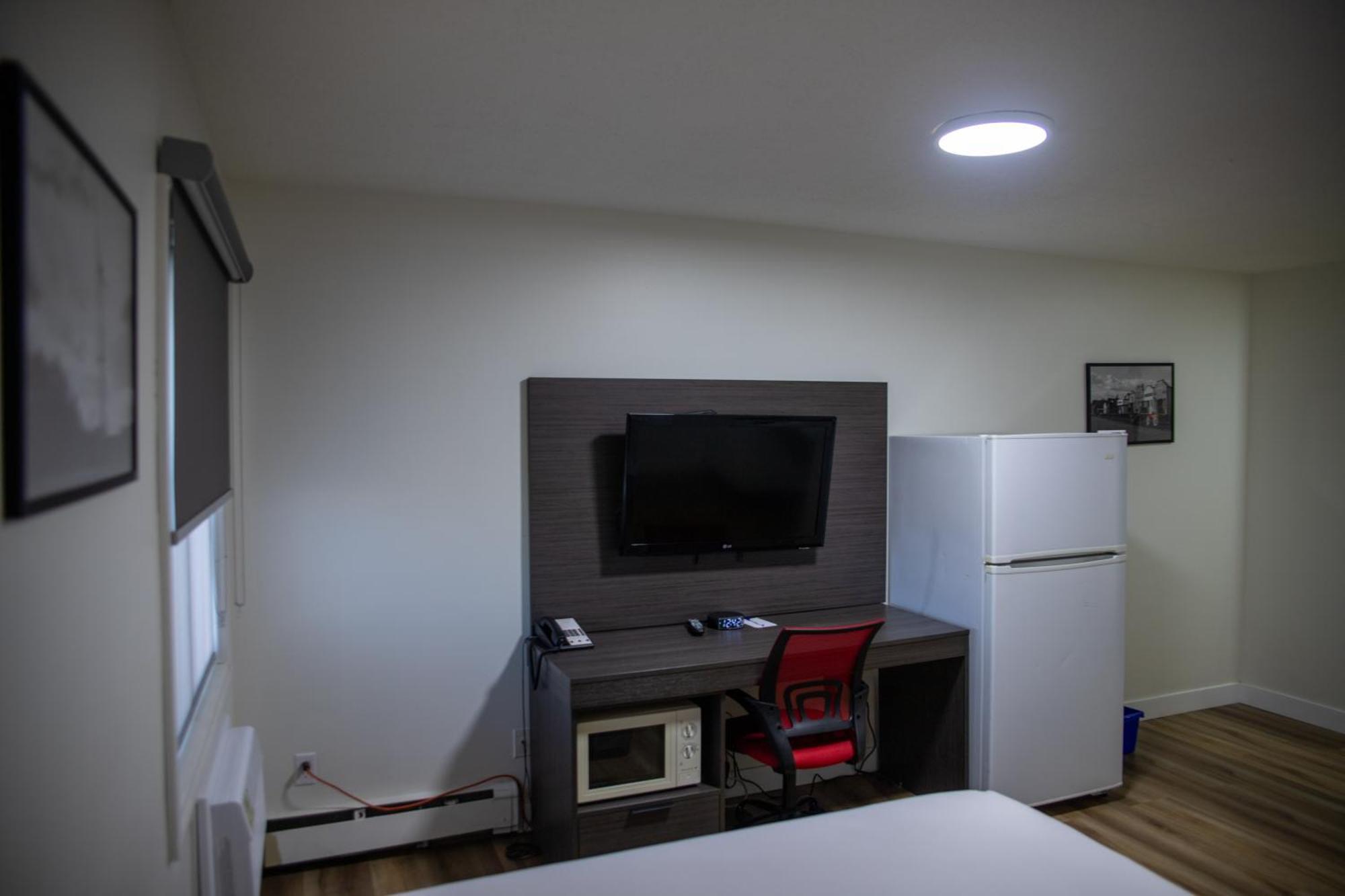 Hotel Ramada By Wyndham Dawson Creek Extérieur photo