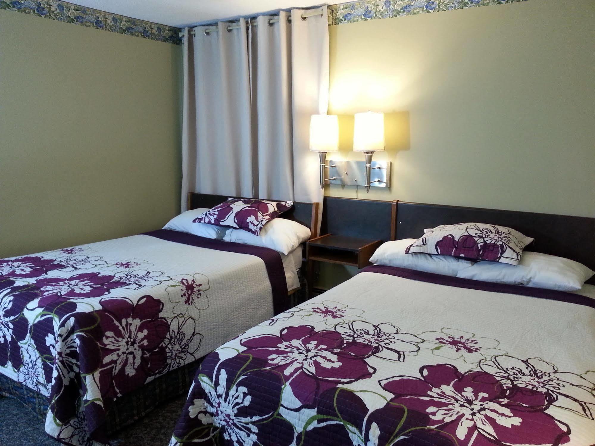 Hotel Ramada By Wyndham Dawson Creek Extérieur photo
