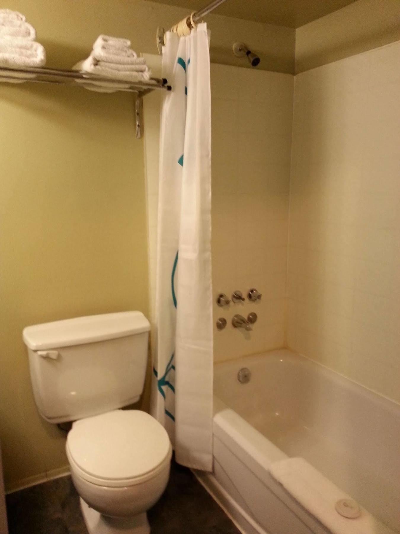 Hotel Ramada By Wyndham Dawson Creek Extérieur photo