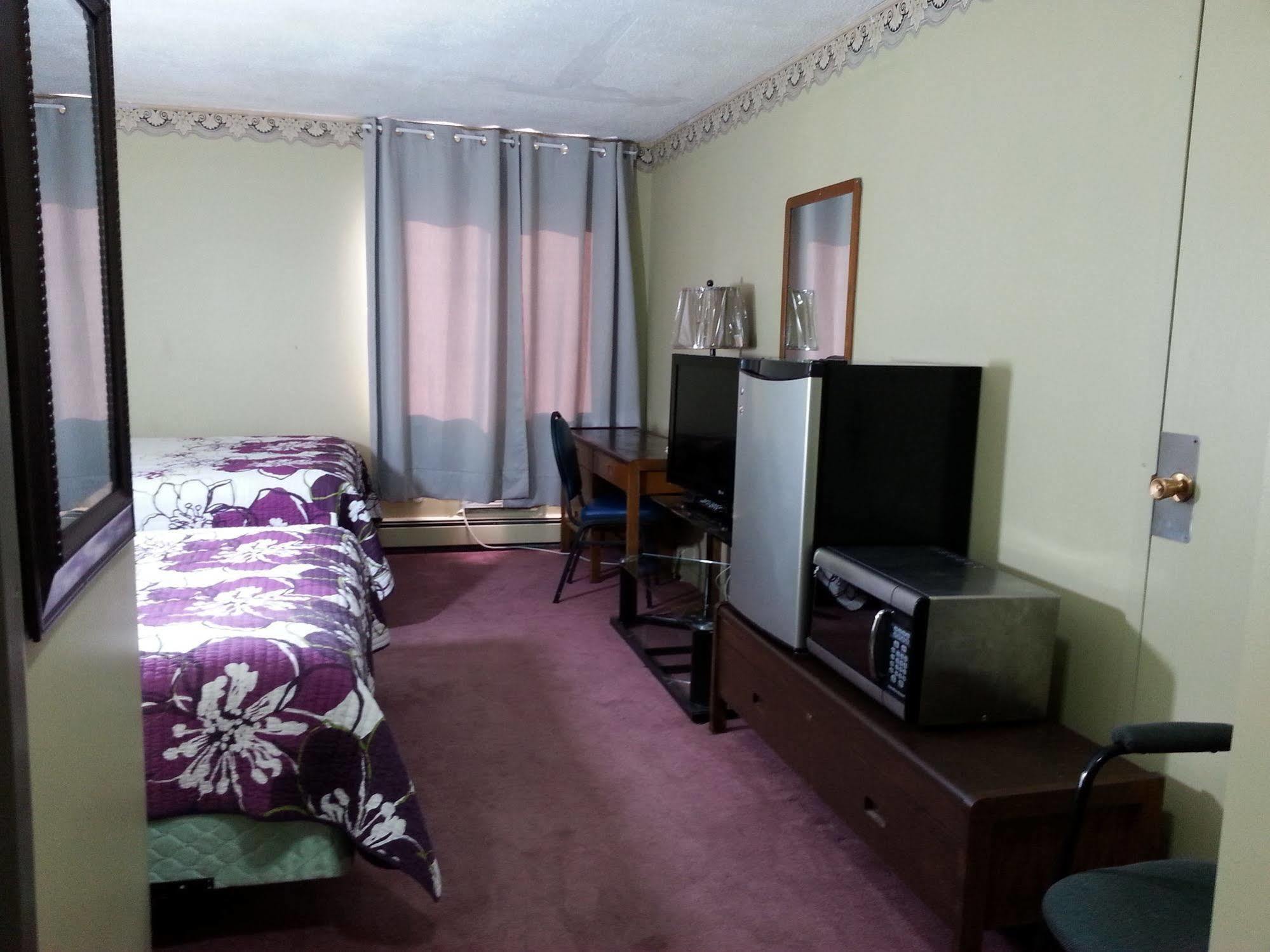 Hotel Ramada By Wyndham Dawson Creek Extérieur photo