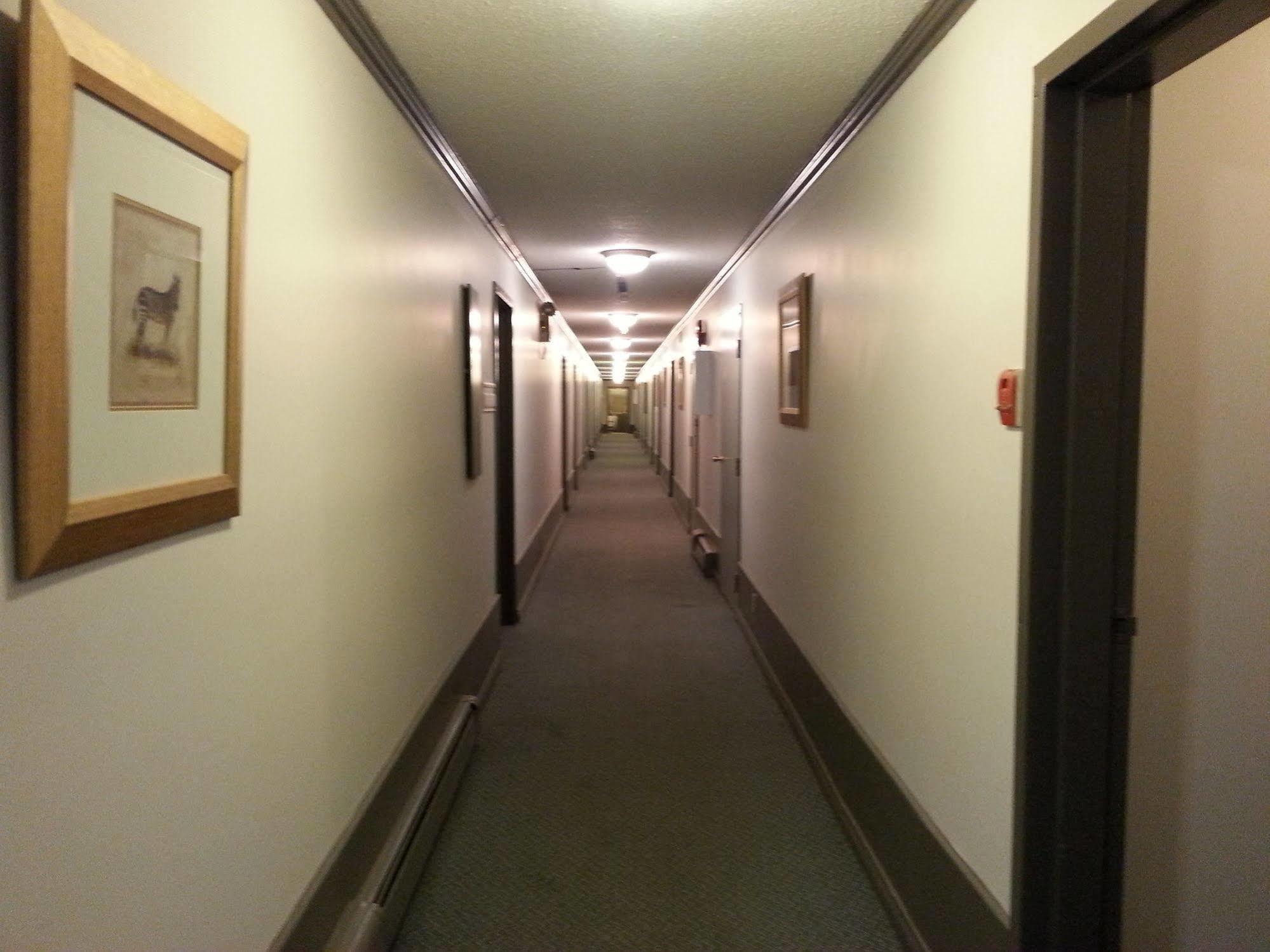 Hotel Ramada By Wyndham Dawson Creek Extérieur photo